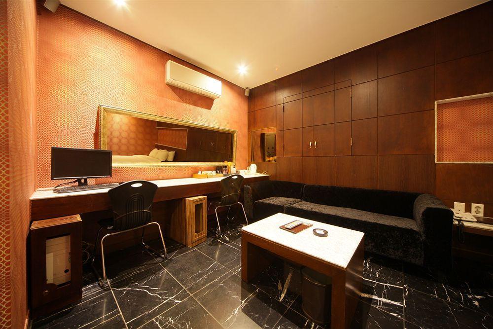Hotel Gallerya 2*