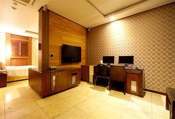 Hotel Gallerya 2*