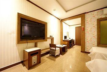 Hotel Gallerya 2*